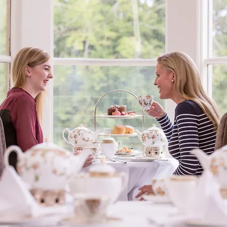 מלון Lough Eske Castle