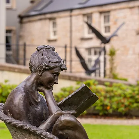 מלון Lough Eske Castle